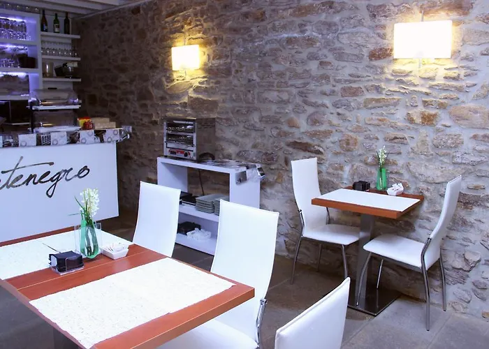 Montenegro Compostela 2*